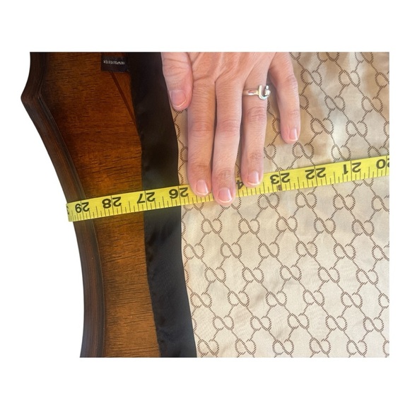 🧑‍🎨 Beige and Red Scarf perfect condition - Picture 4 of 5